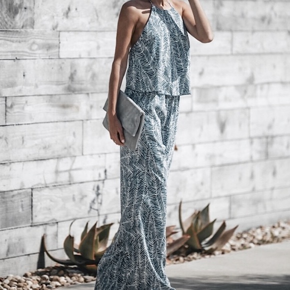 VICI “seeking shade” tropical leaf print pocketed halter jumpsuit w/overlay. L - Picture 1 of 15